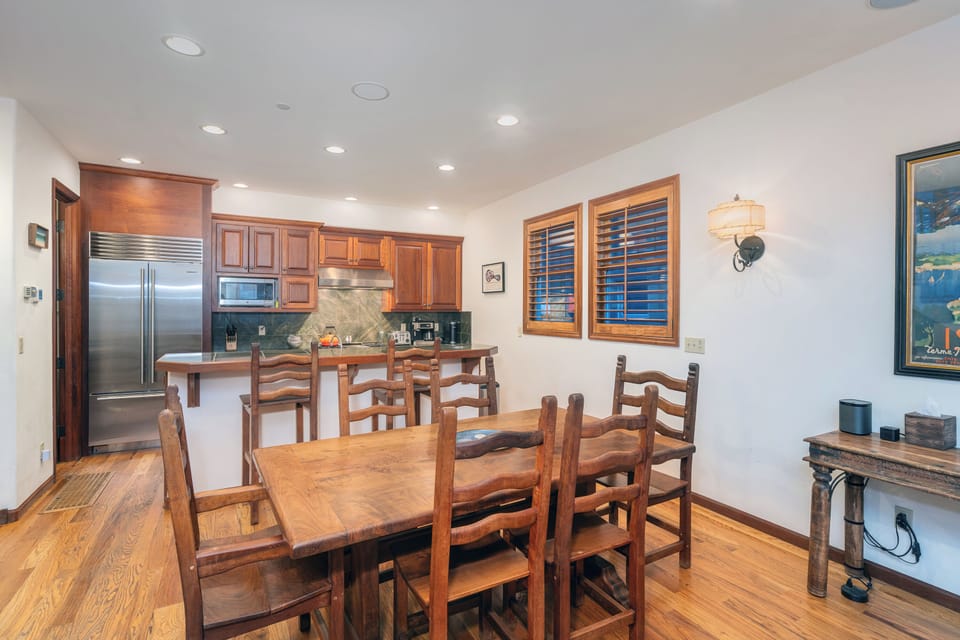 2.0-telluride-south-pacific-townhouse-dining-room
