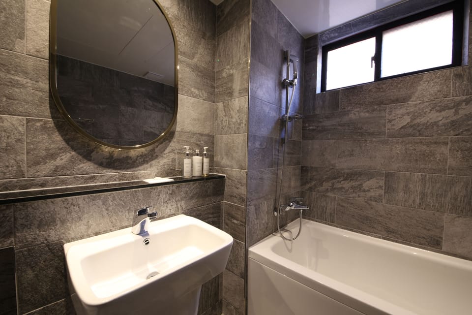 VIP Twin Room | Bathroom | Hair dryer, bathrobes, slippers, bidet