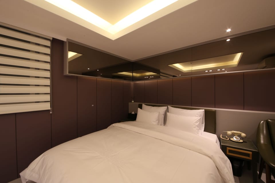 Royal Double Room | Premium bedding, down comforters, individually decorated