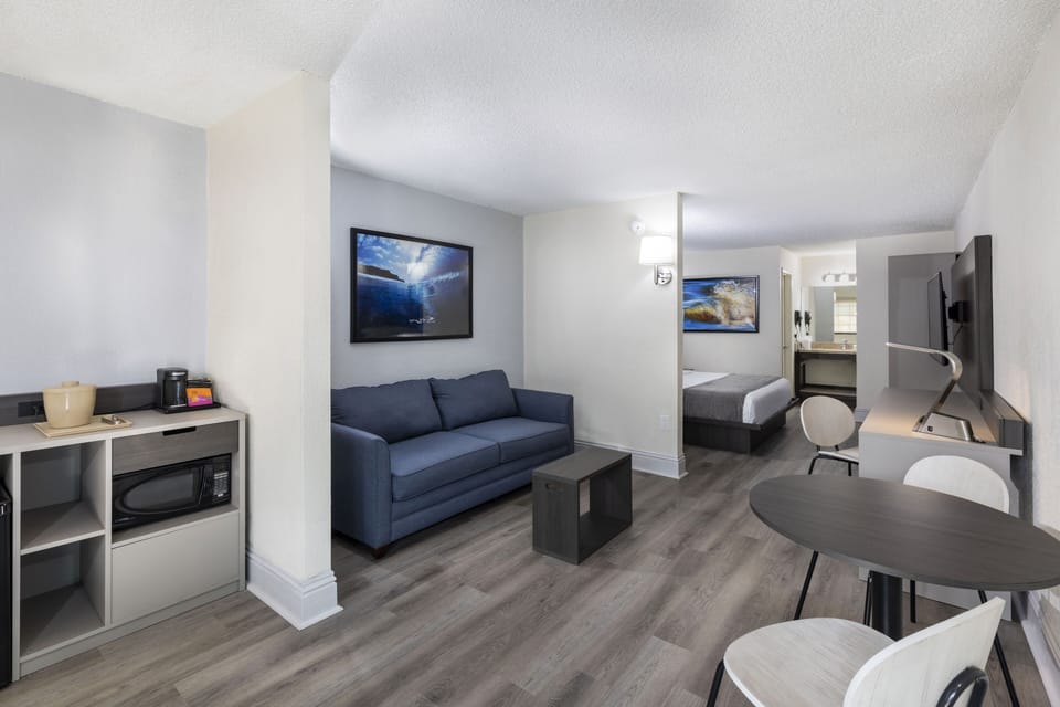 Premium Suite, 1 King Bed with Sofa bed | In-room safe, individually decorated, individually furnished, desk