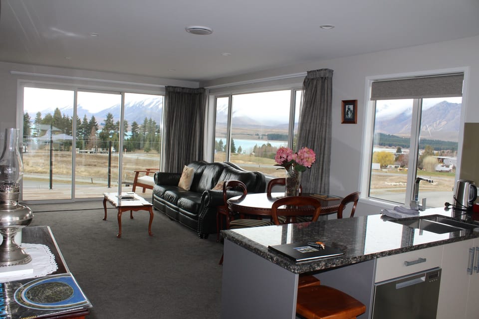 Premier Apartment | Living room | Flat-screen TV