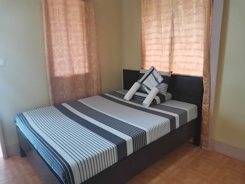 Queen Room with Sea View (Mama) | In-room safe, desk, free WiFi, wheelchair access