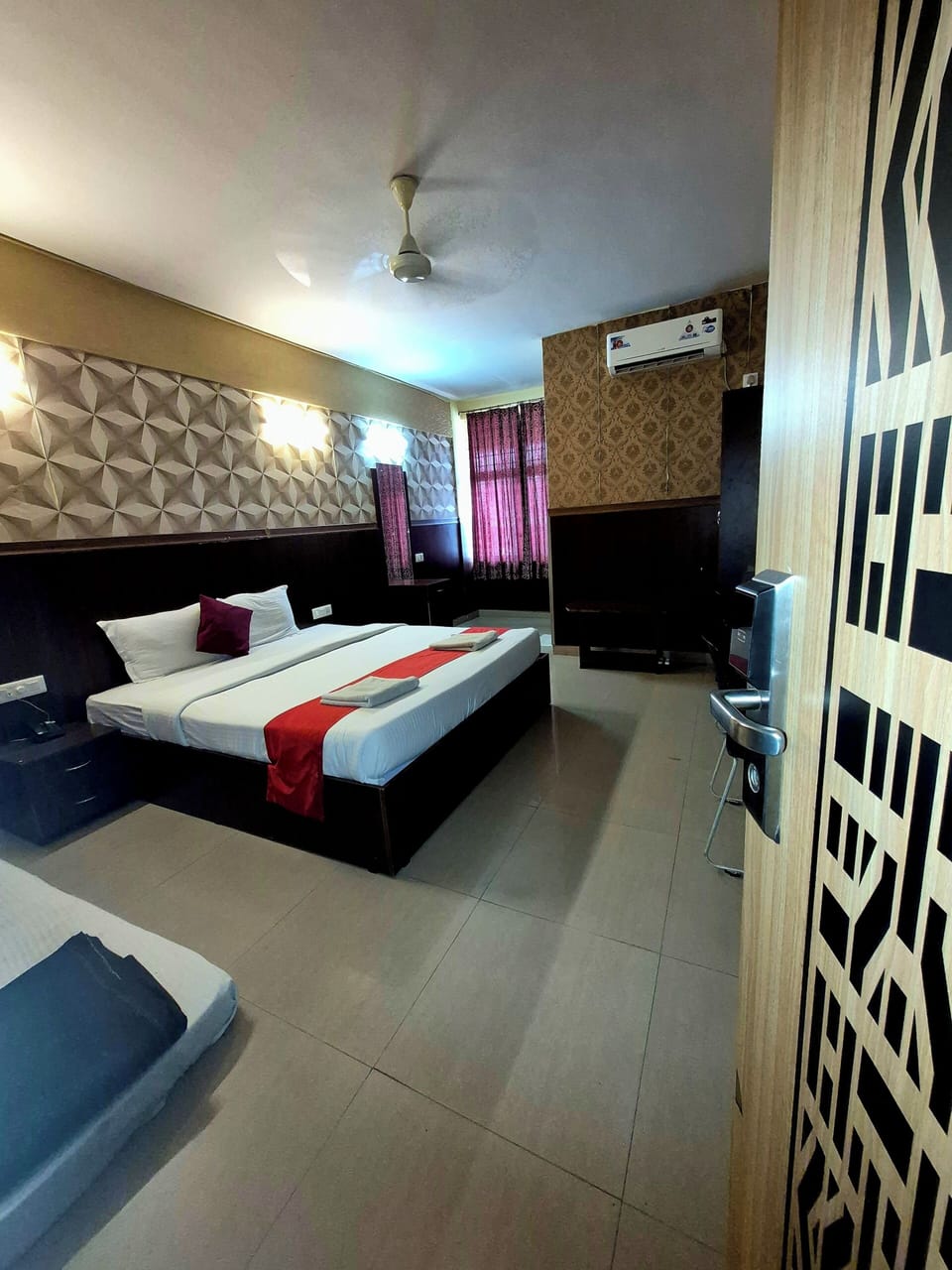 Executive Ac Room | In-room safe, iron/ironing board, rollaway beds, free WiFi