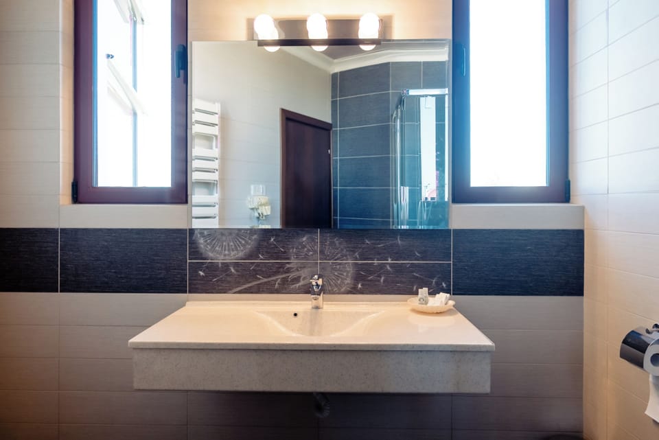 Basic Double Room, 1 Bedroom | Bathroom | Shower, hair dryer, bathrobes, slippers
