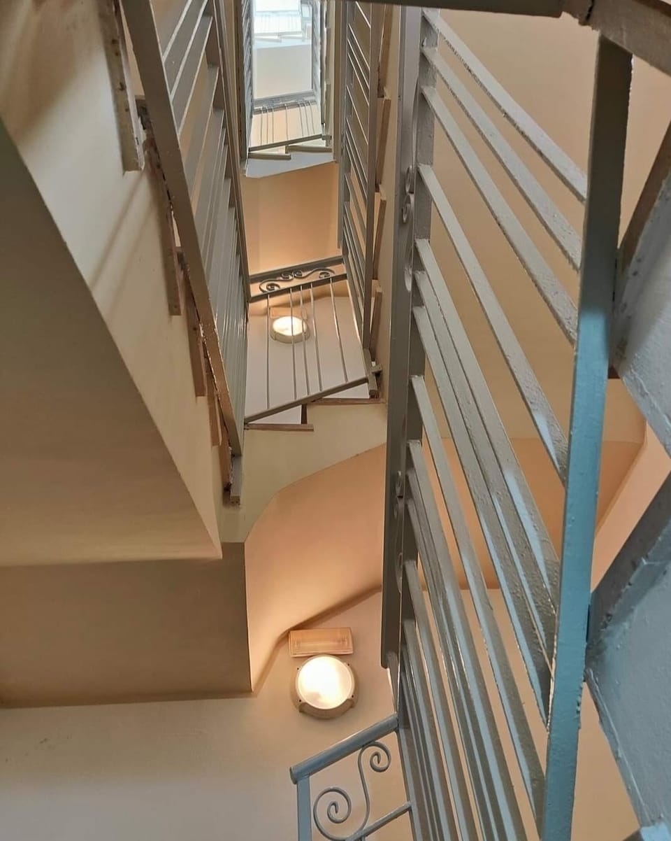 Handrails in stairways