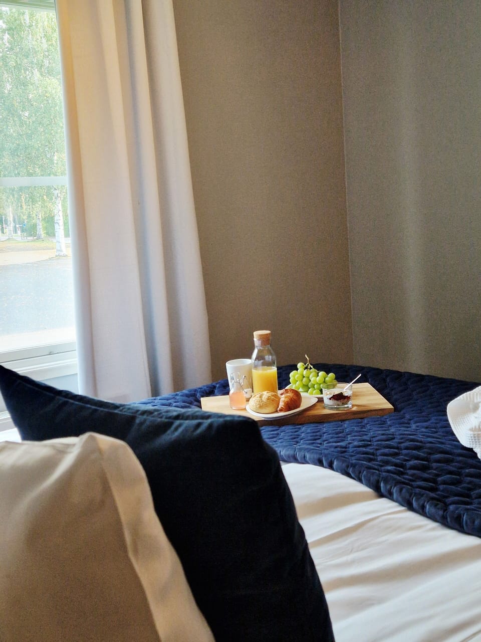 Double room with shared bathroom | In-room dining