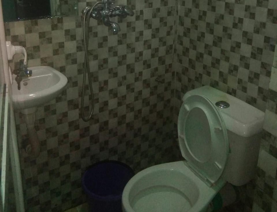 Shower, towels, soap, shampoo