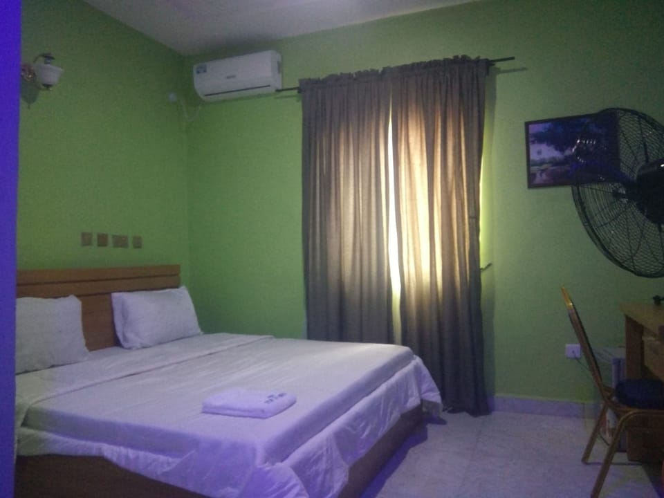 Executive Room | WiFi (free), bed sheets