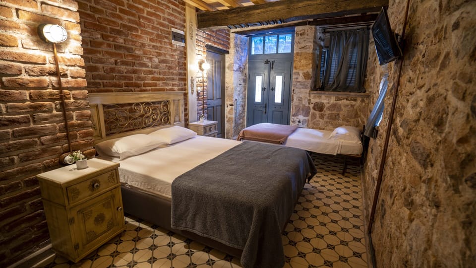 Deluxe Room | Minibar, blackout drapes, soundproofing, free WiFi