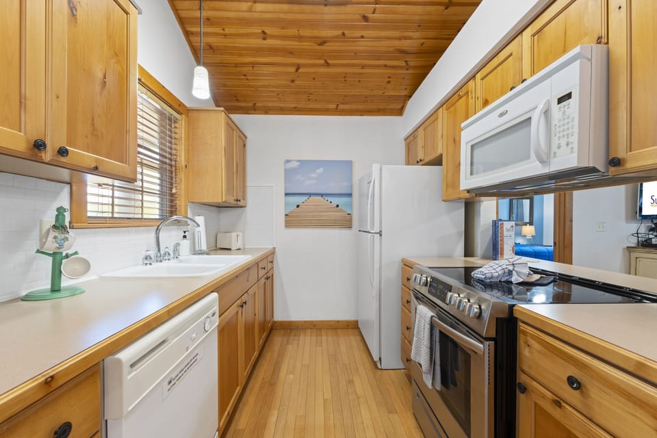 Cottage, 2 Bedrooms | Private kitchen | Fridge, microwave, oven, dishwasher