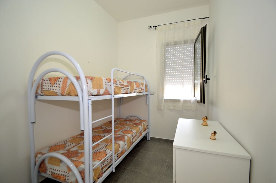 Alcamo Marina, bedroom with bunk bed