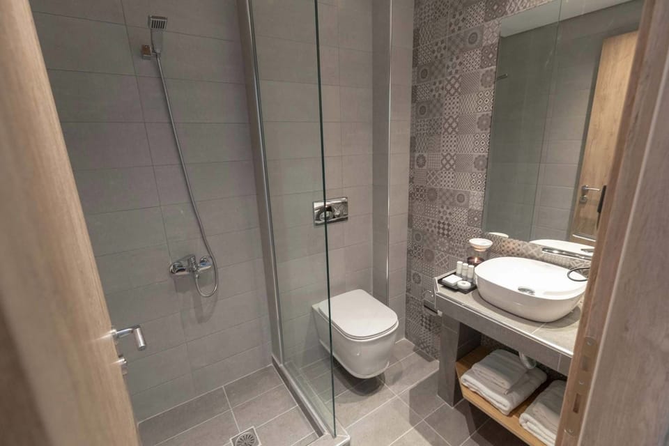 Grand Port Suites Thessaloniki Bed and Breakfast in Thessaloniki