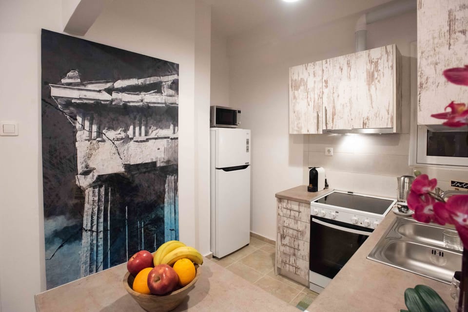 Apartment, 1 Bedroom | Private kitchen | Full-size fridge, microwave, oven, stovetop