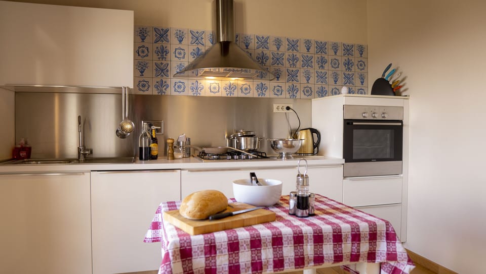 Apartment | Private kitchen | Fridge, oven, coffee/tea maker, electric kettle
