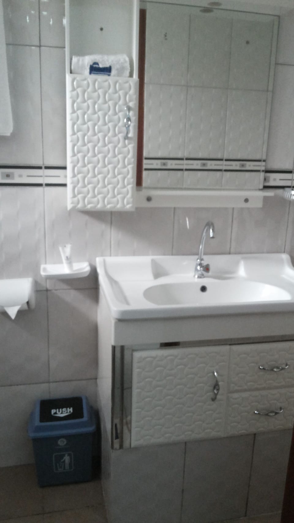 Executive Double Room | Bathroom | Shower, rainfall showerhead, slippers, towels