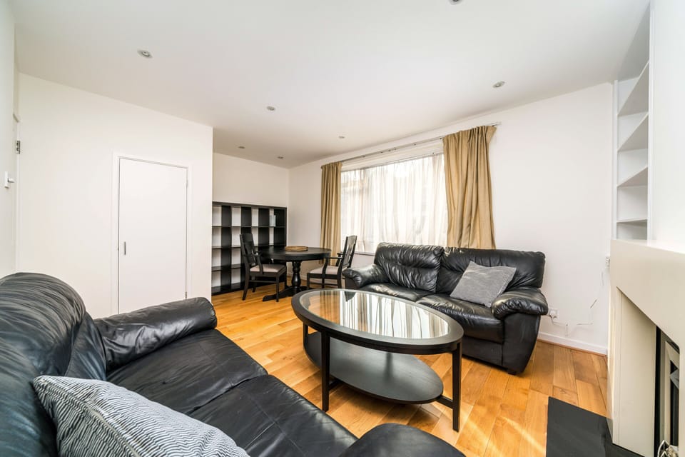 Apartment (2 Bedrooms) | Living area | TV