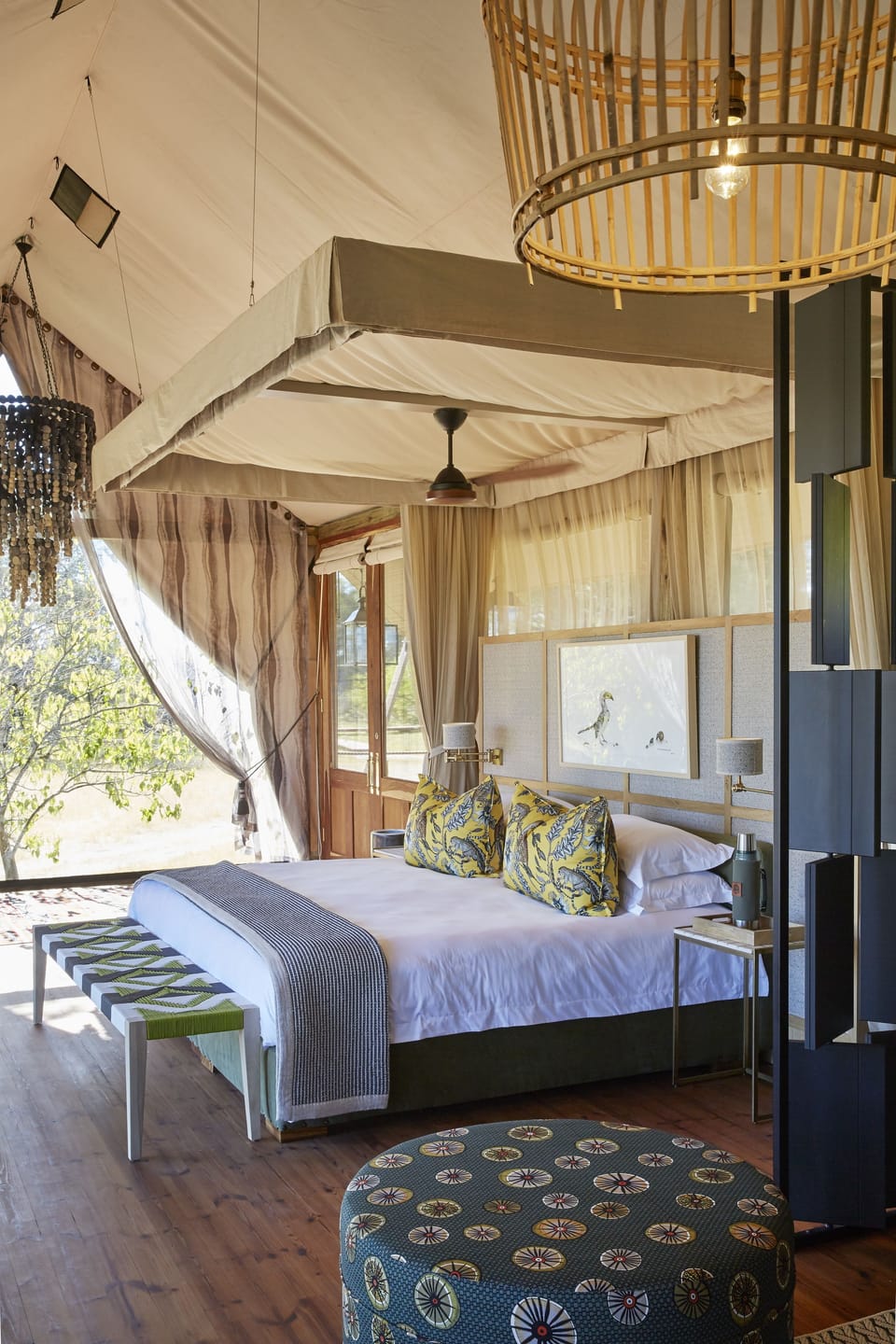 Standard Tent | Desk, bed sheets