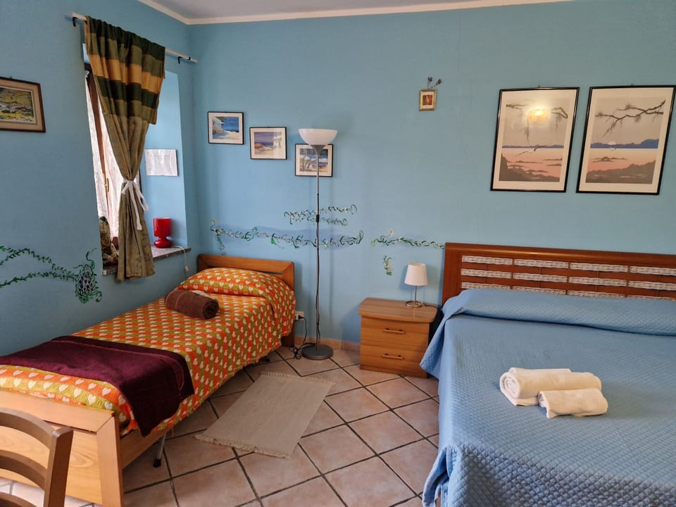 Standard Triple Room | Desk, blackout drapes, free WiFi, bed sheets