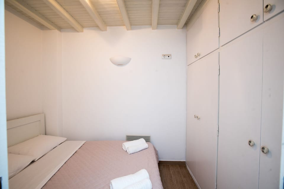 House, 2 Bedrooms | 2 bedrooms, in-room safe, free WiFi, bed sheets