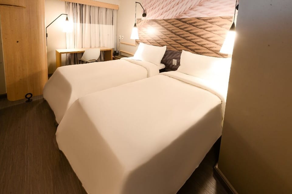Standard Room, 2 Twin Beds | WiFi (free), bed sheets