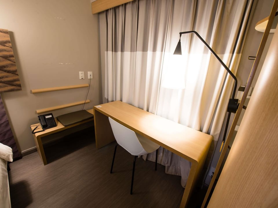 Standard Room, 2 Twin Beds | Free WiFi, bed sheets