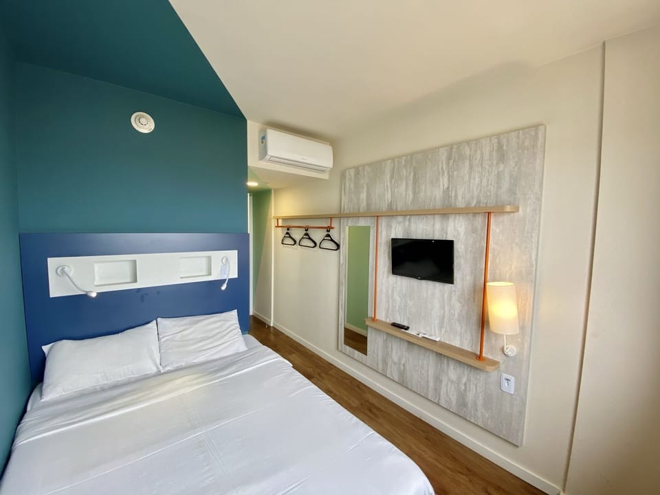 Standard Room, 1 Double Bed, Non Smoking | 1 bedroom, minibar, in-room safe, desk