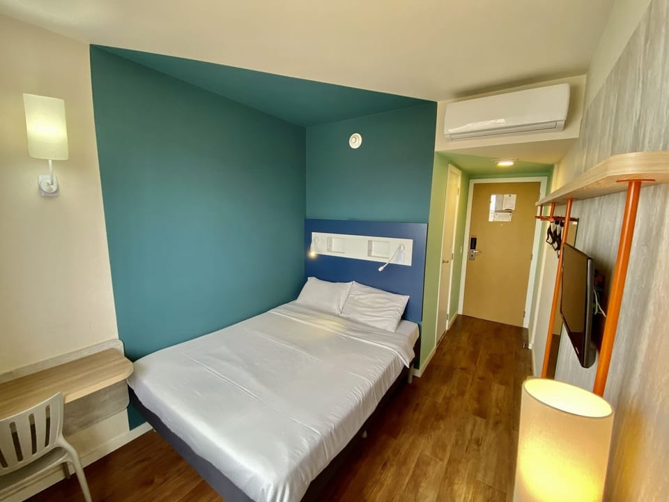 Standard Room, 1 Double Bed, Non Smoking | 1 bedroom, minibar, in-room safe, desk