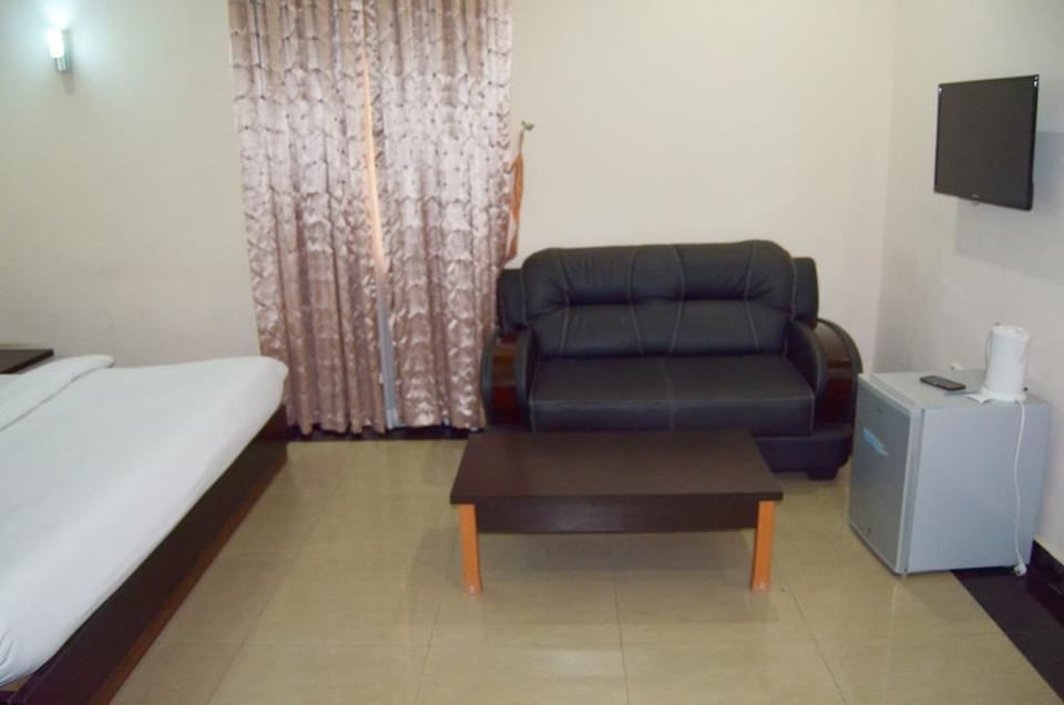 Classic Double Room | In-room safe, individually decorated, individually furnished, desk