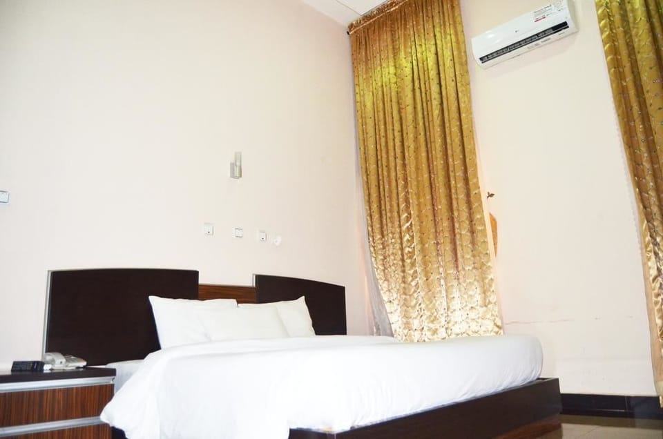 Classic Double Room | In-room safe, individually decorated, individually furnished, desk