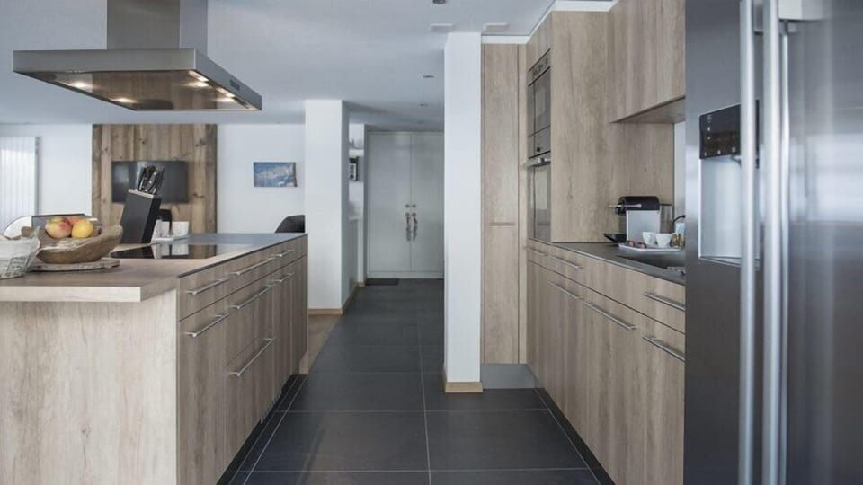 Apartment (Andy) | Private kitchen | Fridge, microwave, oven, stovetop