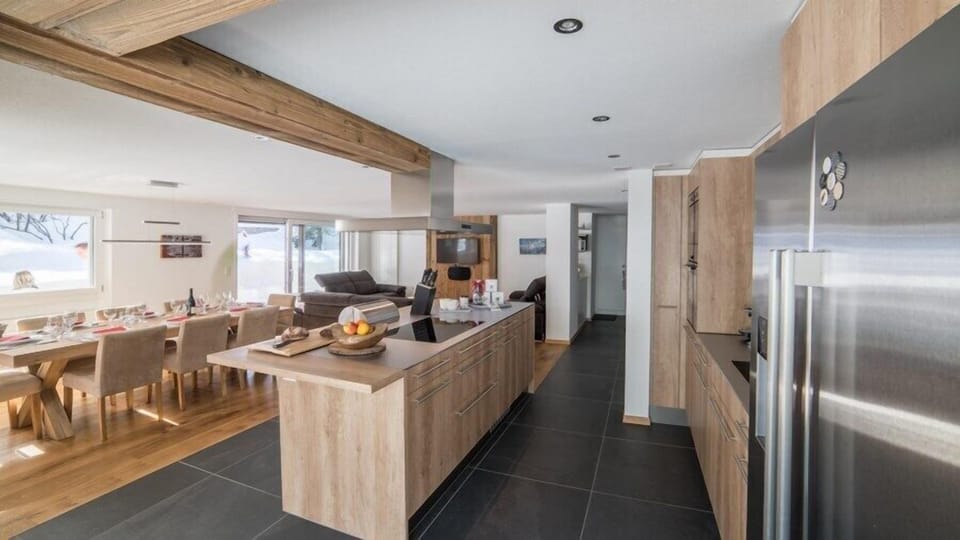 Apartment (Andy) | Private kitchen | Fridge, microwave, oven, stovetop