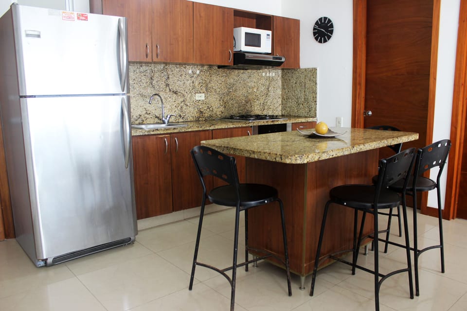 Apartment | Shared kitchen | Fridge, microwave, cookware/dishes/utensils
