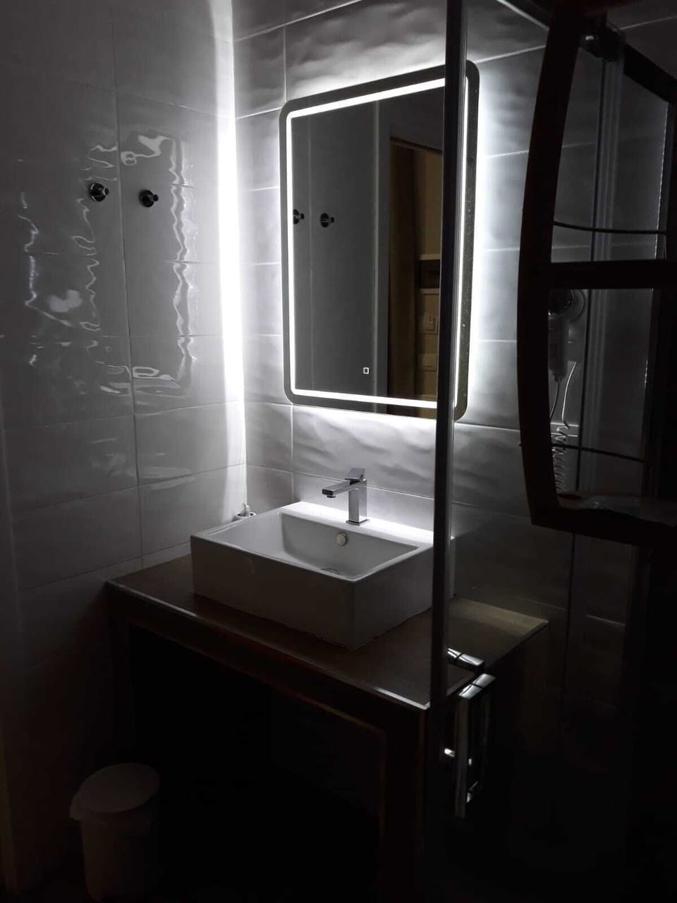 Bathroom sink