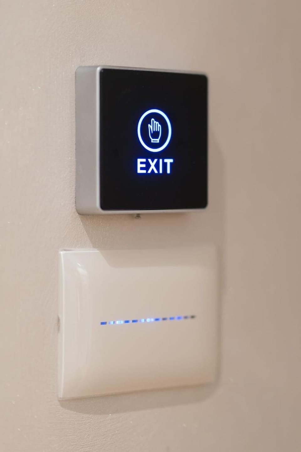 In-room safe, desk, laptop workspace, soundproofing