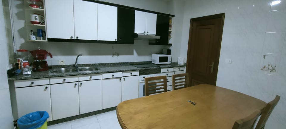 Family Apartment, 4 Bedrooms | Private kitchen