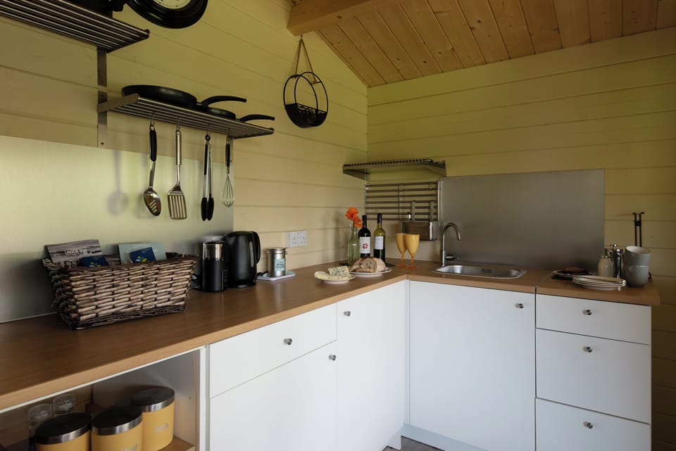 Fridge, coffee/tea maker, electric kettle, highchair