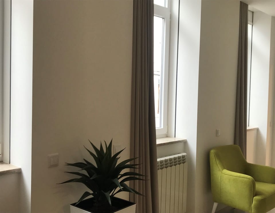 Apartment, 2 Bedrooms (1 Dir) | Living room | Smart TV