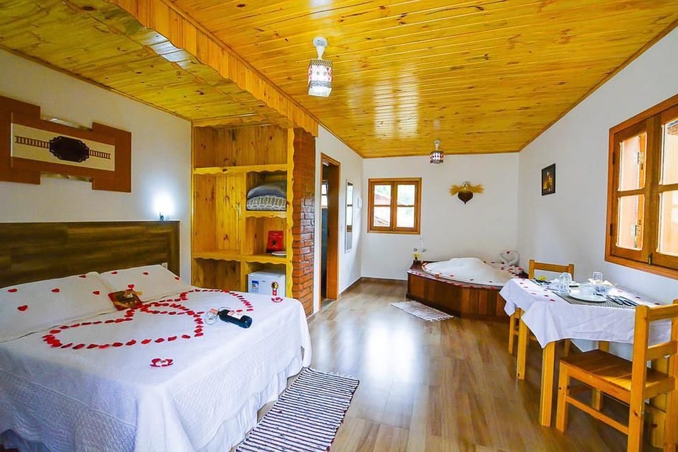 Minibar, free WiFi, bed sheets