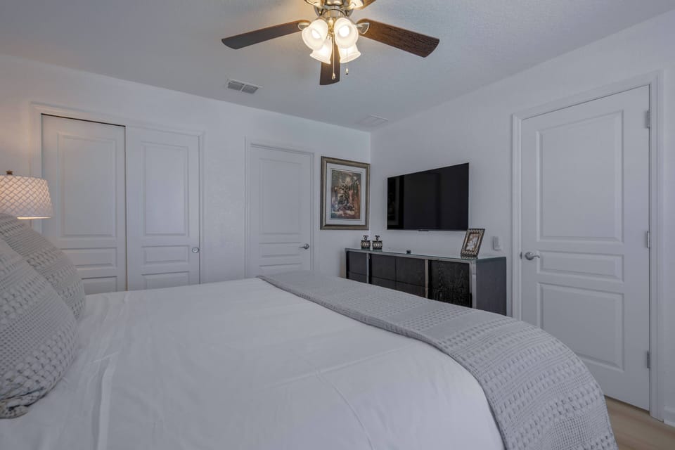 King bedroom with private bathroom