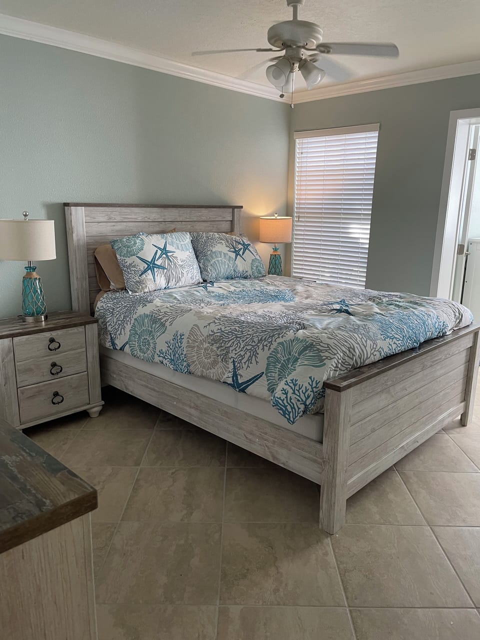 Queen bed with 2" pillow top