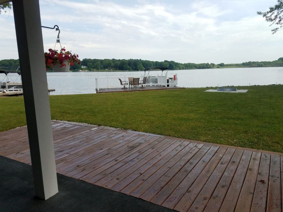 Lower deck is covered so even in the rain you can take in the beauty of the lake