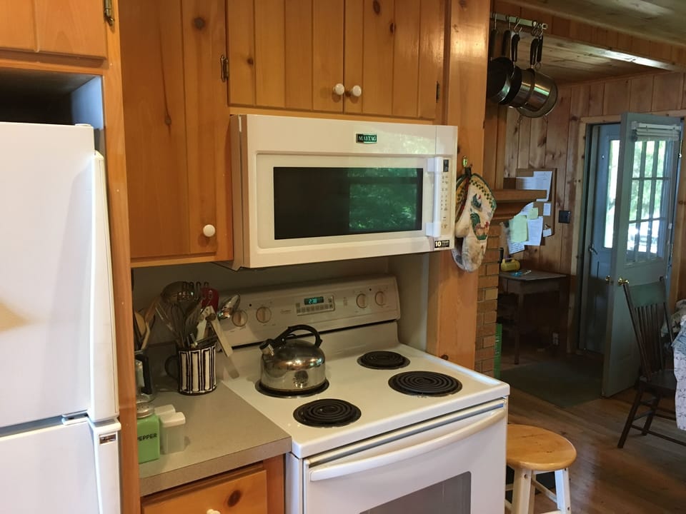 stove and microwave in kitchen
