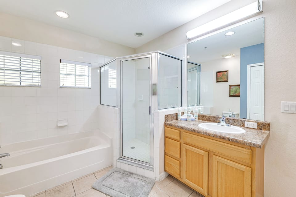Full Bathroom | Towels Provided