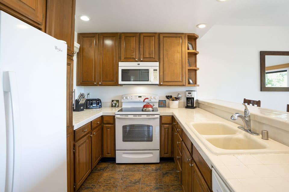 Equipped Galley Kitchen