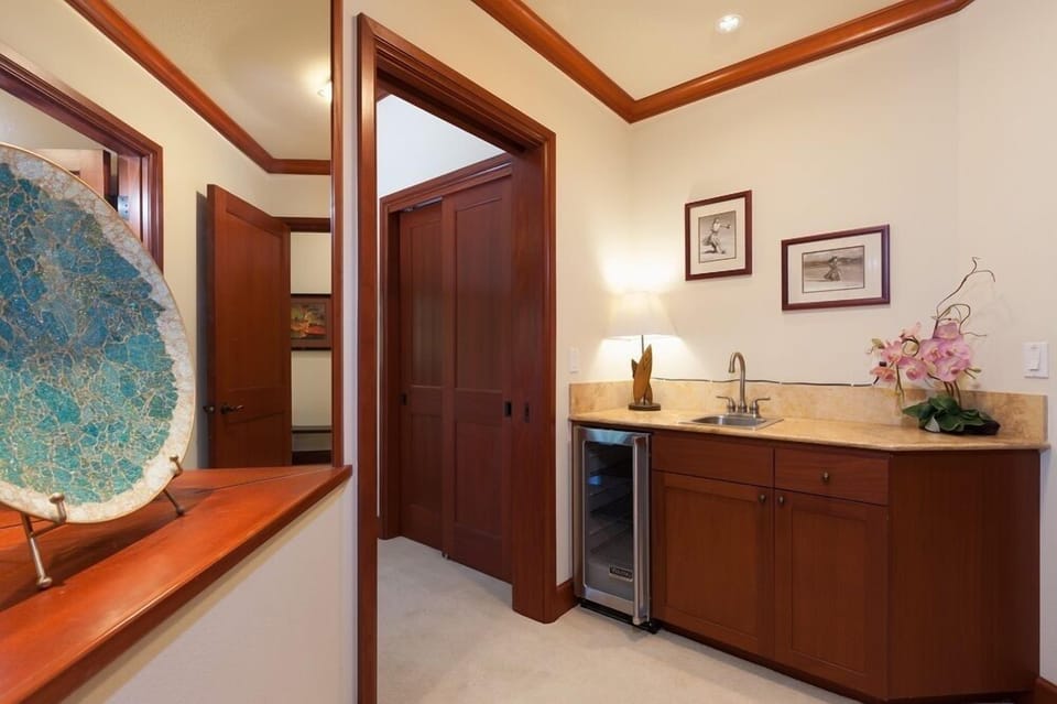 Wet bar