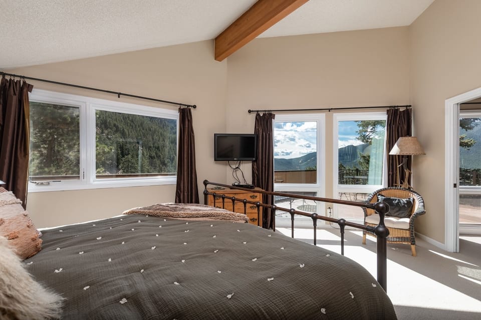 The Cedars Luxury  At Windcliff 5 Bedroom Home by RedAwning House in Estes Park