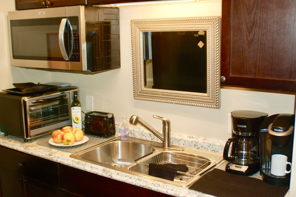 Nice kitchenette. Microwave, large toaster oven, Keurig & 10 cup coffee pot.