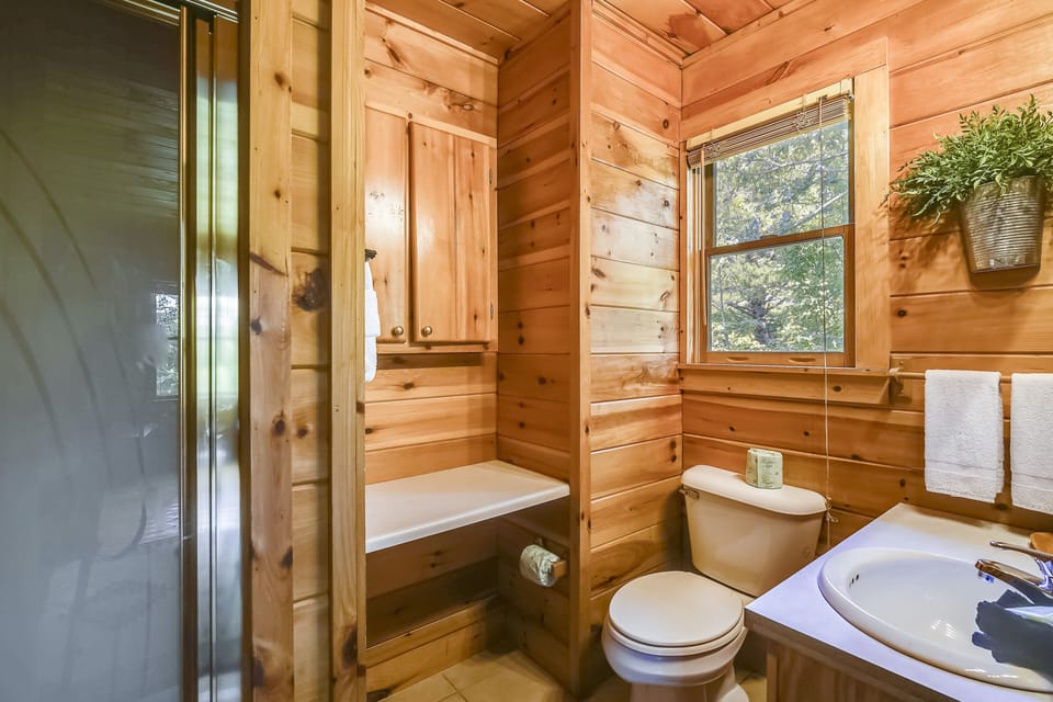 Mountain Serenity 2 Bedroom Cabin by RedAwning Cabin in Pigeon Forge