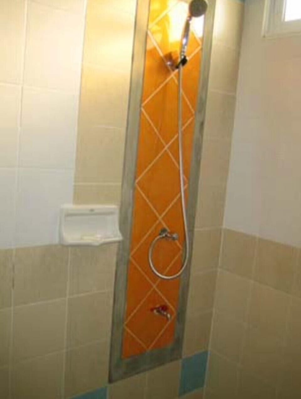Standard Double Room | Bathroom shower