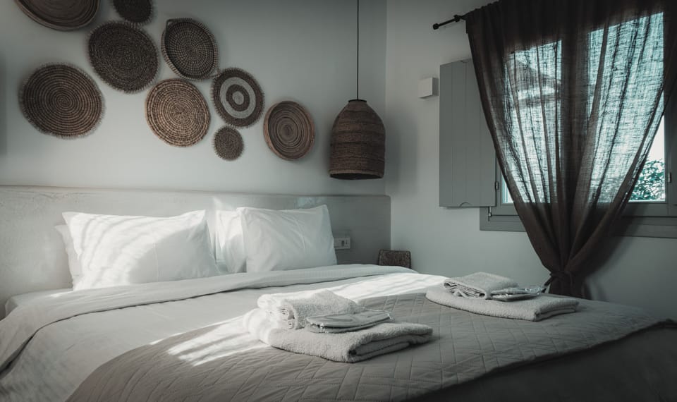 Deluxe Apartment | In-room safe, laptop workspace, blackout drapes, soundproofing